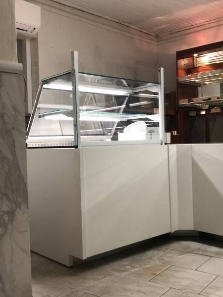 Linéaire de Vente Laqué Blanc Boulangerie VALENTINI Pierre Corte
