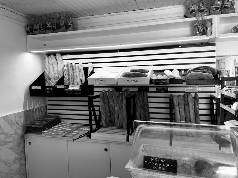 Panetière Laquée Blanche à Corte en Corse