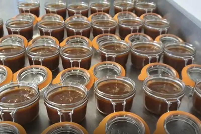 Dosage de petits pot avec doseuse a chaud