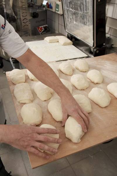 Diviseuse Hydraulique MIRA Boulage des patons Boulangerie Bras Panon Réunion
