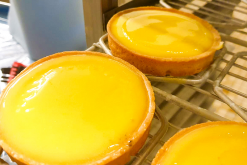 garnissage tartelettes avec Doseuse à piston pneumatique BAKON