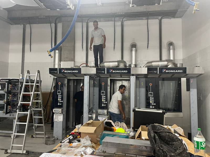 Montage et raccordement pour Equipe Technique Usine BONGARD et la Société FORNAX représentant exclusif BREAD LAND Ocean Indien